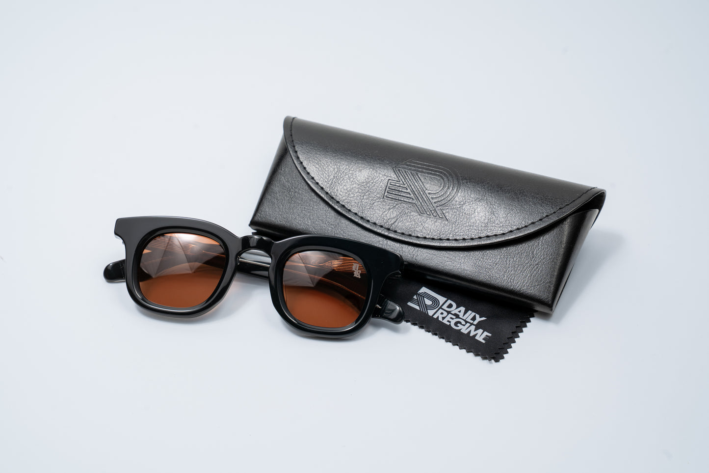Daily Sunnies No.2 - Gloss Black/Black Tea Lens